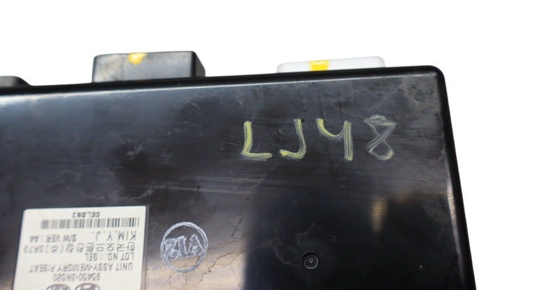 Load image into Gallery viewer, 11-13 Hyundai Equus Front Left Memory Power Seat Control Module 95450-3N520 Oem
