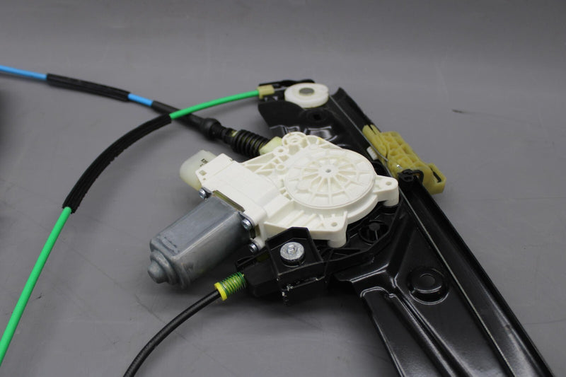 Load image into Gallery viewer, 11-16 BMW 528i 535i 550i xDrive Front Right Side Door Window Regulator Motor Oem
