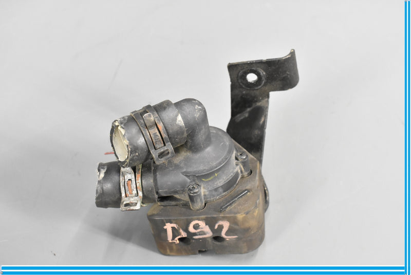 Load image into Gallery viewer, 12-18 BMW 650i 640i F12 Engine Electric Auxiliary Water Coolant Pump Oem
