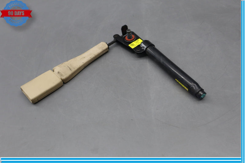 Load image into Gallery viewer, 15-18 Hyundai Genesis Front Right Passenger Side Seat Belt Buckle Oem
