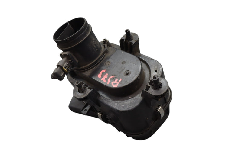 Load image into Gallery viewer, 14-17 Maserati Ghibli Right Side Engine Air Intake Filter Black 70552746 Oem
