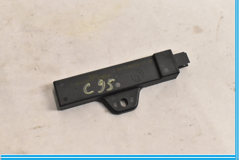Load image into Gallery viewer, 09-19 BMW 750i 750Li F01 F02 F07 F10 Keyless Entry Antenna 65209220832 Oem
