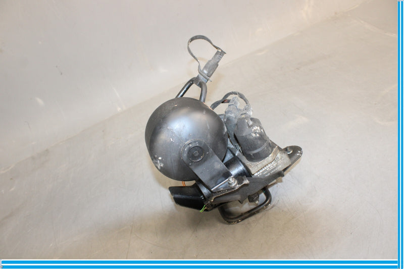 Load image into Gallery viewer, 00-06 Mercedes S500 W220 Front ABC Hydraulic Valve Block Suspension Pump Oem
