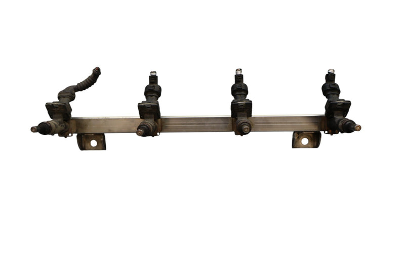 Load image into Gallery viewer, 03-19 Maserati Quattroporte M139 Left Side Fuel Injector Rail With Injector Oem
