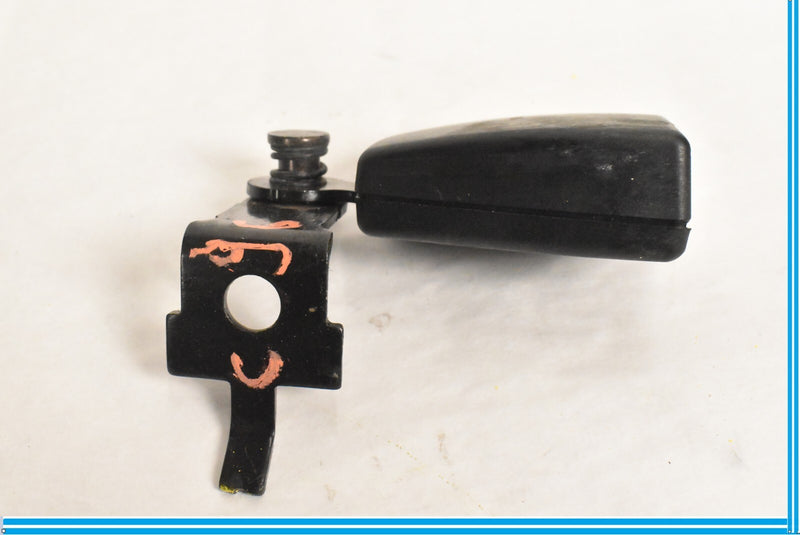 Load image into Gallery viewer, BMW E70 E71 X5 X6 REAR LEFT/RIGHT LOWER SEAT BELT BUCKLE RECEIVER LATCH OEM
