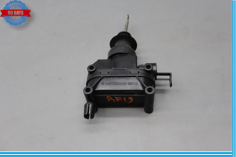 Load image into Gallery viewer, 97-02 Mercedes R129 SL320 SL500 Right Passenger Side Door Lock Actuator Only Oem
