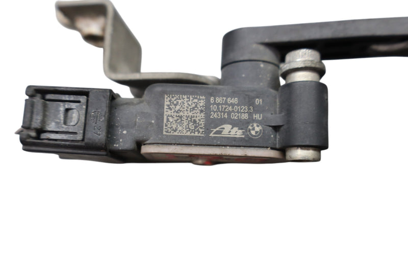 Load image into Gallery viewer, 14-18 BMW X5 F15 Suspension Headlight Height Level Sensor 686764601 Oem
