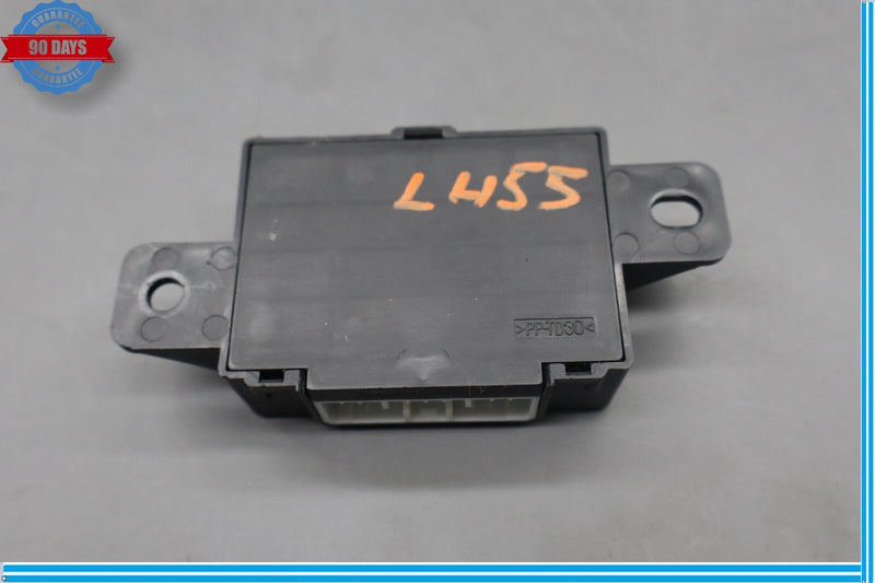 Load image into Gallery viewer, 15-20 Hyundai Genesis G80 Front Left Side Seat 4way Relay Control Module Oem

