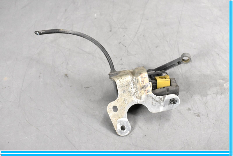 Load image into Gallery viewer, 12-18 Mercedes CLS550 W218 RWD Left Rear Suspension Height Level Sensor Oem
