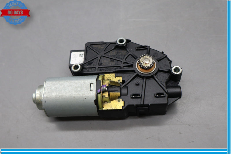 Load image into Gallery viewer, 14-24 Maserati Quattroporte SQ4 M156 Sunroof Sun Roof Motor 673000063 Oem
