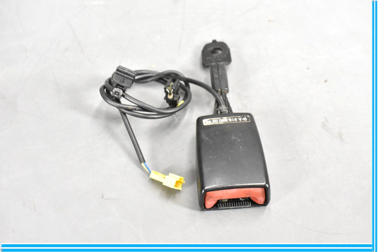 12-18 Mercedes CLS550 W218 Front Left Driver Side Seat Belt Buckle Oem