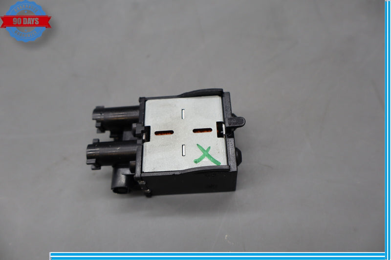 Load image into Gallery viewer, 10-12 Land Rover Range Rover Front Seat Lumbar Support Air Pump Oem
