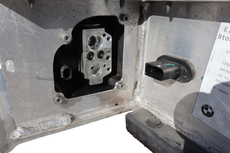 Load image into Gallery viewer, 14-17 BMW i3 I01 Hybrid Engine High Voltage Battery 60Ah 61252353655 Oem
