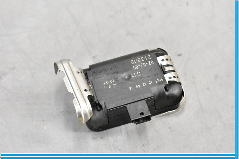 Load image into Gallery viewer, 03-12 Maserati Quattroporte M139 Windshield Rain &amp; Light Sensor 1397212 Oem
