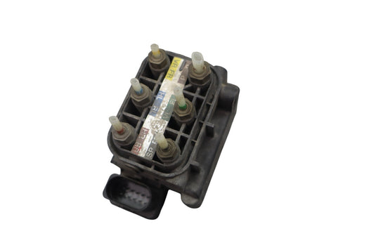 07-13 Mercedes W221 S550 Airmatic Air Pneumatic Suspension Valve Block Oem