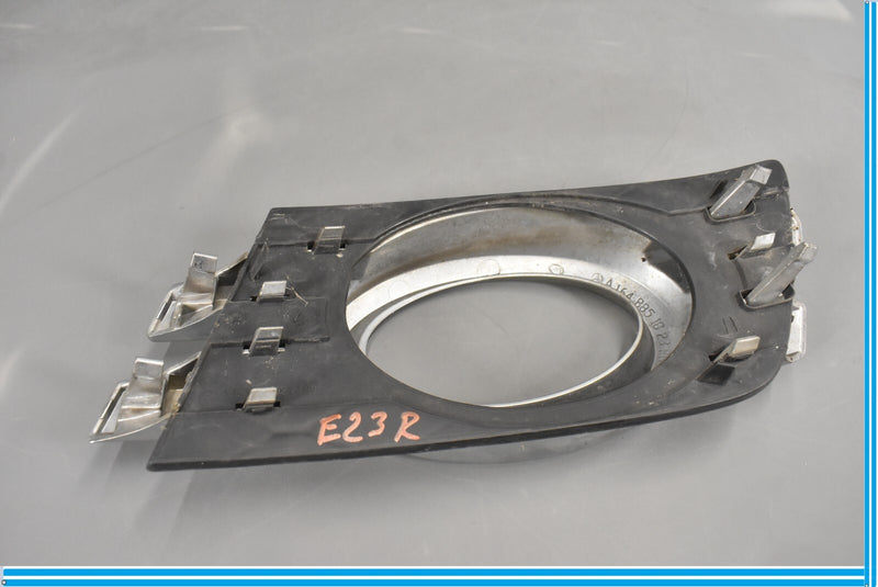 Load image into Gallery viewer, 07-09 Mercedes GL450 GL550 Right Side Base Bumper Fog Light Grille Grill Oem

