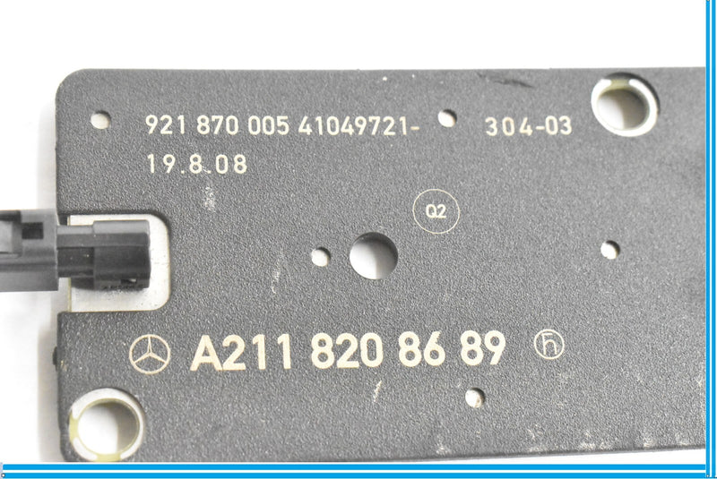 Load image into Gallery viewer, 03-06 MERCEDES W211 E500 E320 ANTENNA SIGNAL BOOSTER AMPLIFIER MODULE 2118208689
