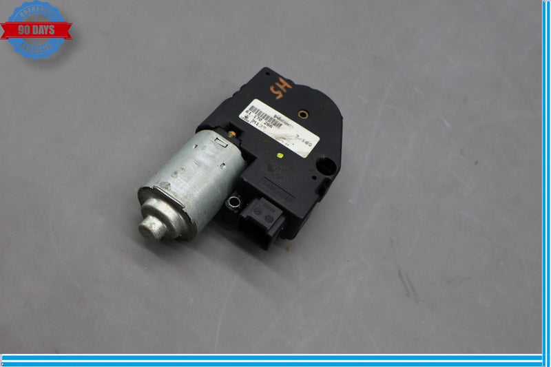 Load image into Gallery viewer, 03-13 Maserati Quattroporte M139 Upper Sunroof Moon Roof Motor Oem

