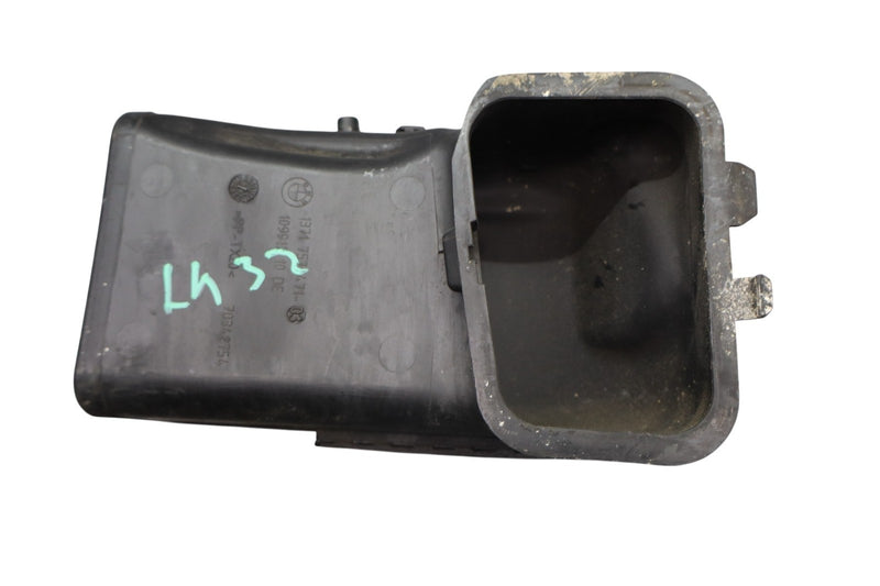 Load image into Gallery viewer, 10-16 BMW 550i GT xDrive F07 Front Left Side Engine Air Intake Duct Tube Oem
