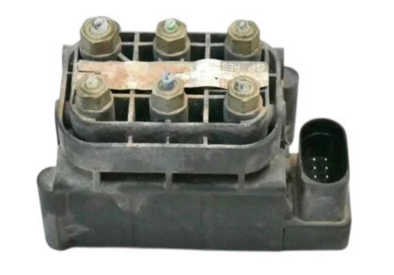 Load image into Gallery viewer, 06-20 Mercedes W221 R500 GL450 S63 Air Suspension Valve Block 2123200358 Oem
