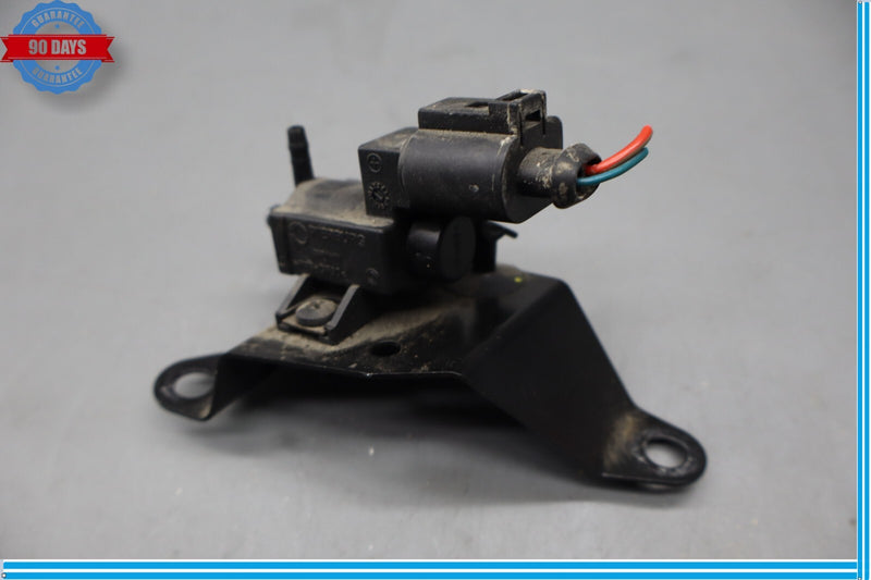 Load image into Gallery viewer, 03-06 Bentley Continental GT Right Side Exhaust Solenoid Vacuum Tank Oem
