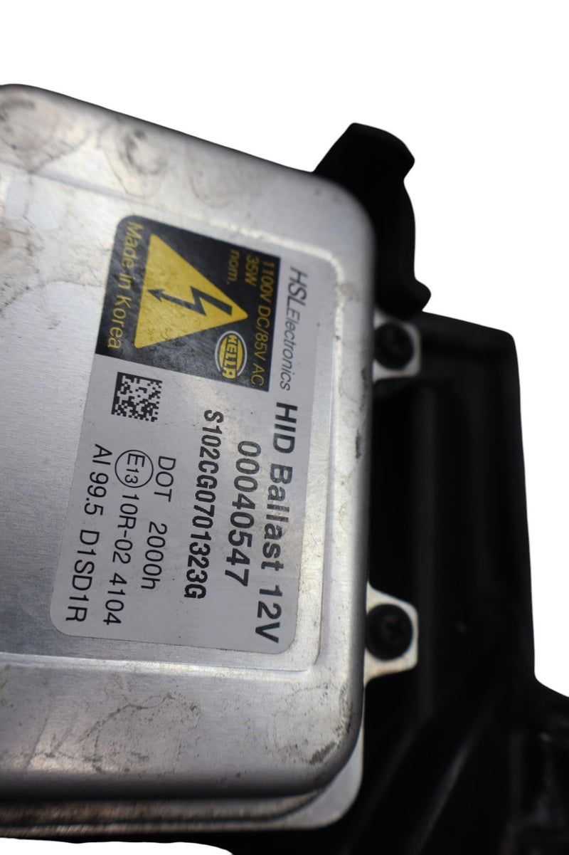 Load image into Gallery viewer, 11-13 Hyundai Equus Right Passenger Side Xenon HID Headlight Lamp 921023N030 Oem
