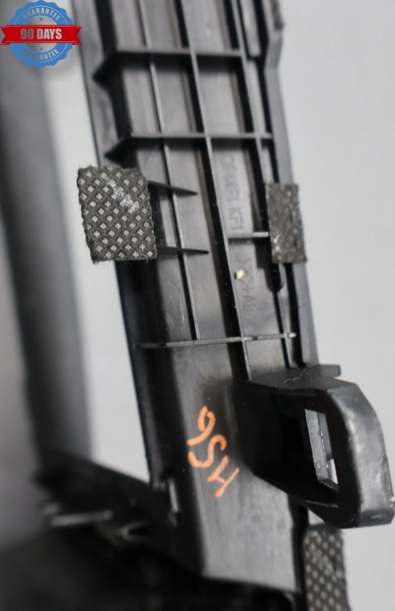 Load image into Gallery viewer, 15-20 Hyundai Genesis Center Dash Air Vent W/ Screen Bezel Trim 84743-B1000 Oem
