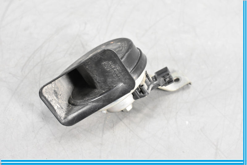 Load image into Gallery viewer, 14-20 Maserati Quattroporte Left Low Horn Tone Note Alarm Siren Signal Oem

