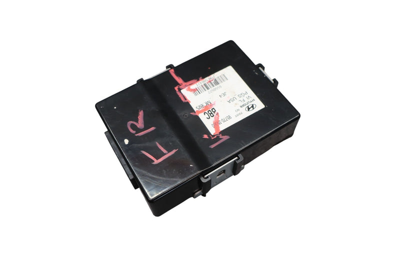 Load image into Gallery viewer, 14-16 Hyundai Equus Front Right Camera Park Assist Blind Spot Control Module Oem
