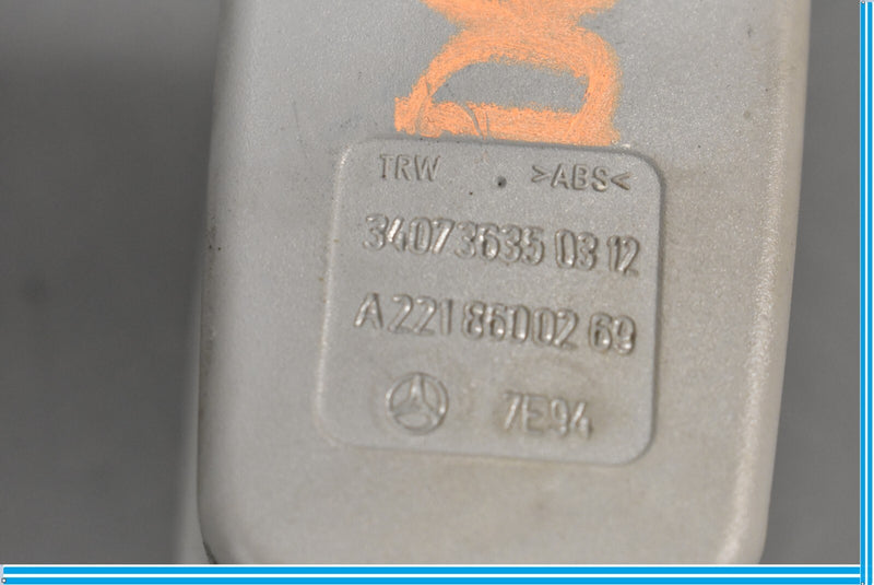 Load image into Gallery viewer, 07-13 Mercedes S550 S600 S400 W221 Rear Right Seatbelt Seat Belt Dual Buckle Oem
