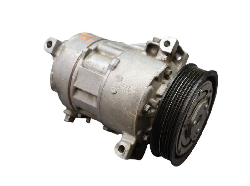 Load image into Gallery viewer, 17-19 Alfa Romeo Giulia 2.0L A/c Ac Air Conditioning Compressor &amp; Clutch Oem
