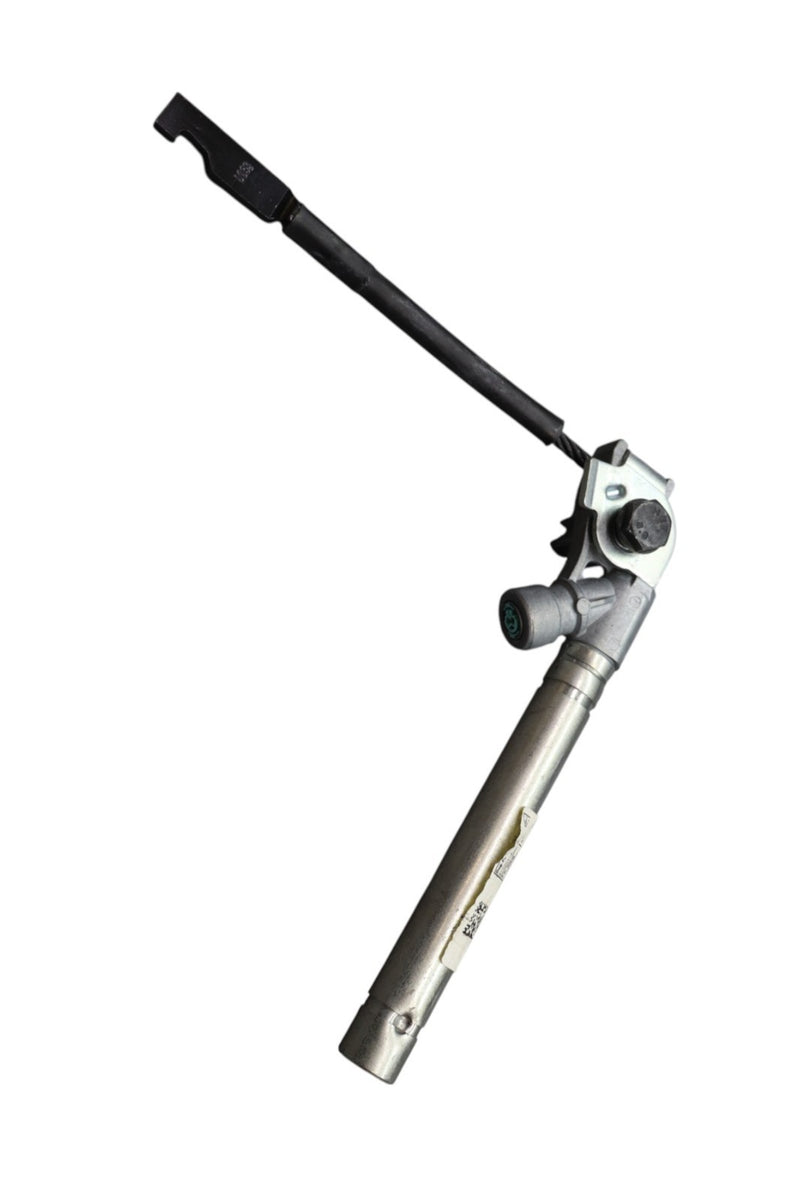 Load image into Gallery viewer, 14-20 Maserati Maserati M157 Front Right Side Seat Belt Buckle Pretensioner Oem
