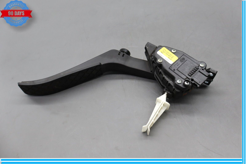 Load image into Gallery viewer, 11-18 Volkswagen VW Touareg Front Lower Gas Acceleration Pedal 7L0723507D Oem
