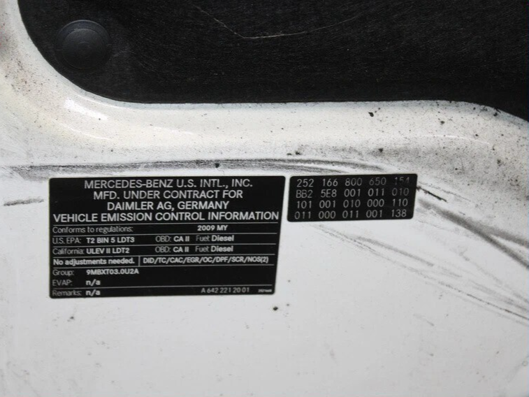 Load image into Gallery viewer, 06-11 Mercedes ML550 ML320 Front Hood Bonnet Panel Assembly White 1648800057 OEM
