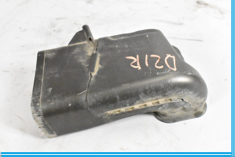 Load image into Gallery viewer, 2009-2015 BMW 750LI F02 Front Right Passenger Engine Air Intake Duct Channel Oem
