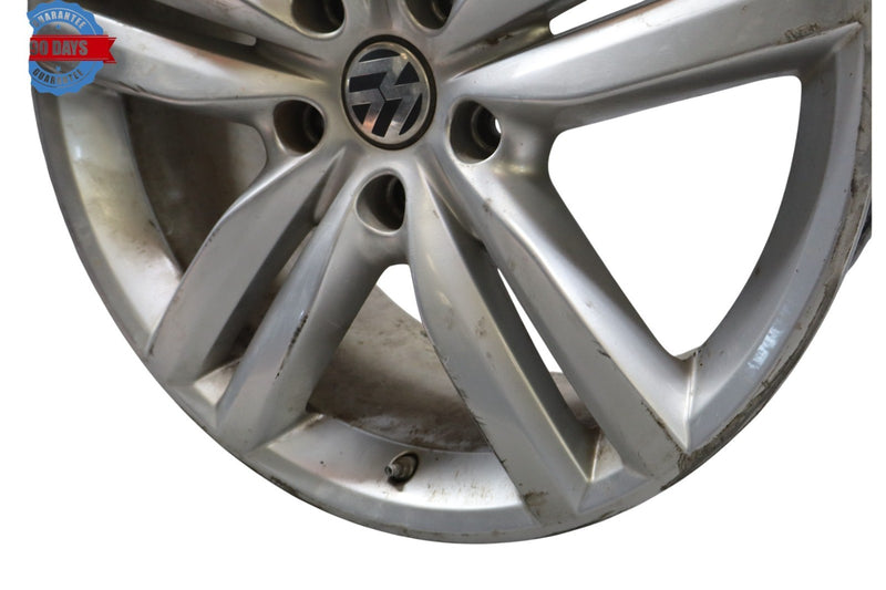 Load image into Gallery viewer, 11-16 Volkswagen VW Touareg 20" 9x20H2 Factory Allow Wheel Rim 7P6601025E Oem
