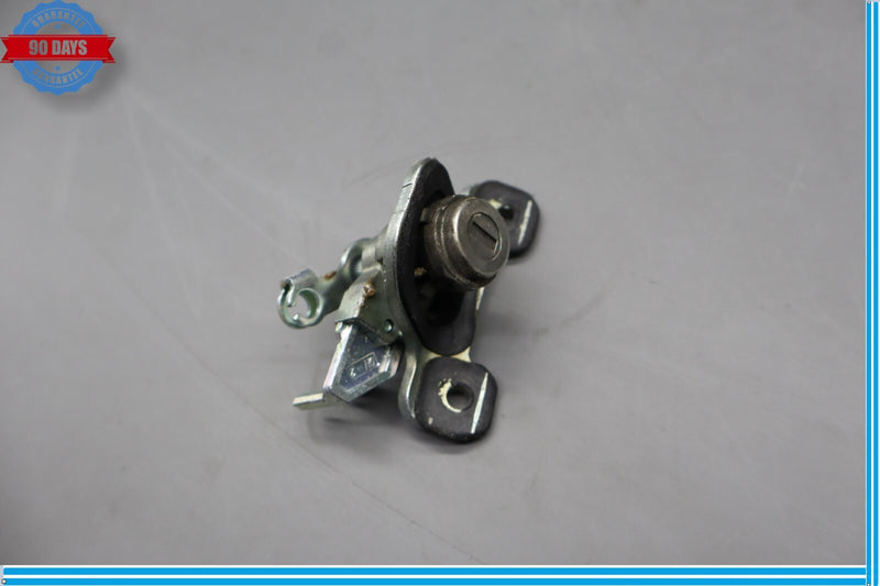 Load image into Gallery viewer, 15-19 Hyundai Genesis G80 Rear Trunk Release Key Cylinder Lock Oem
