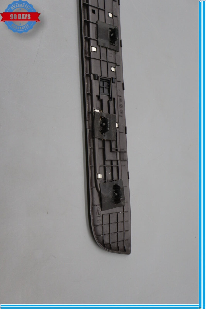 Load image into Gallery viewer, 15-16 Hyundai Genesis Front Left Driver Side Door Sill Scuff Plate Trim Oem
