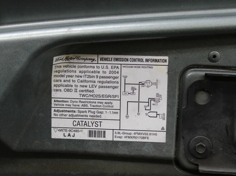 Load image into Gallery viewer, 02-05 Ford Thunderbird 3.9L V8 Front Hood Bonnet Cover Panel Assembly Tunda OEM
