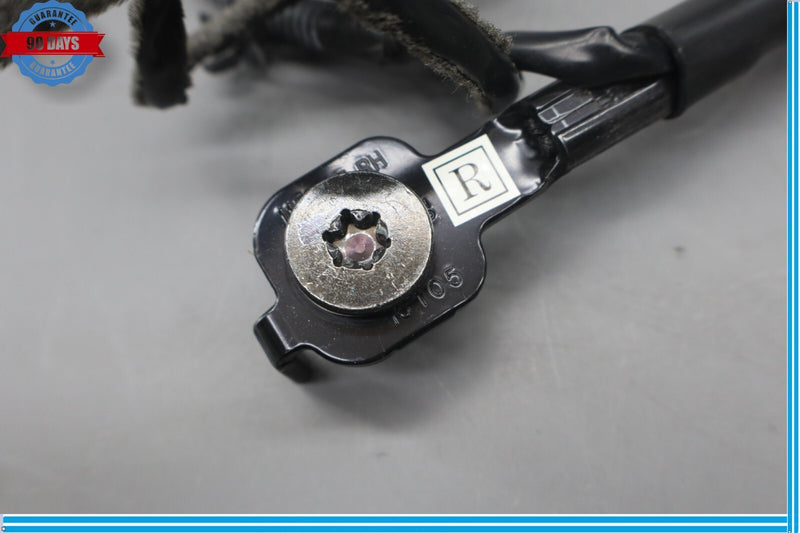 Load image into Gallery viewer, 15-18 Hyundai Genesis Rear Right Passenger Side Seat Belt Seatbelt Buckle Oem
