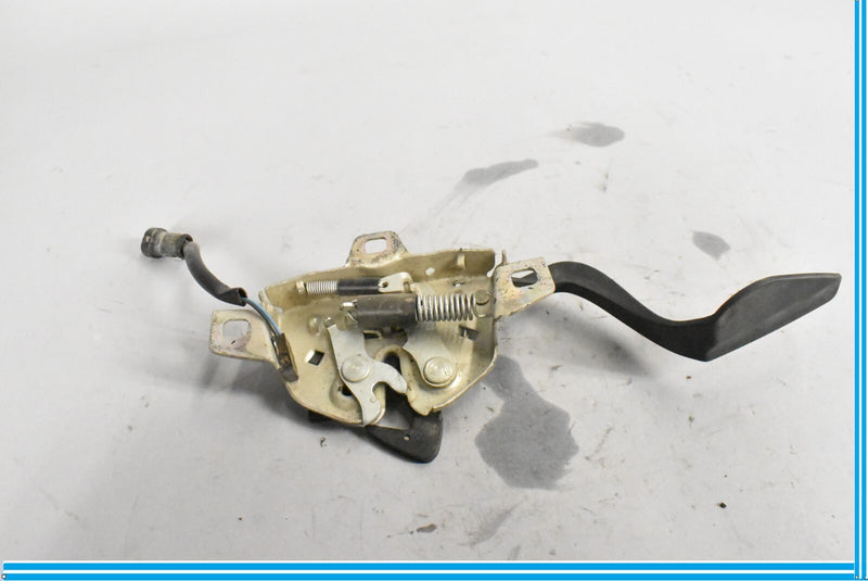 Load image into Gallery viewer, 03-12 Maserati Quattroporte Front Hood Lock Latch Assembly Oem
