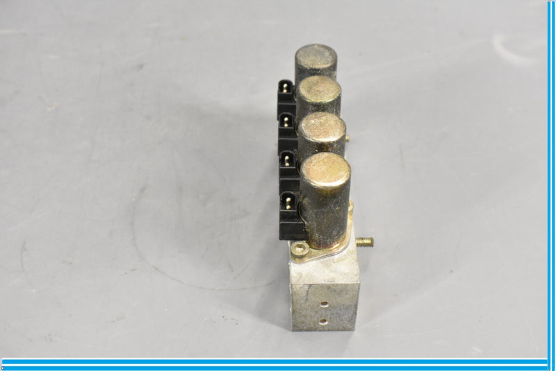 Load image into Gallery viewer, 94-02 Mercedes SL320 SL500 Convertible Top Left Hydraulic Valve Block Oem
