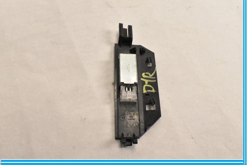 Load image into Gallery viewer, 03-10 Porsche Cayenne Right Passenger Footwell Light W/ Bracket Oem
