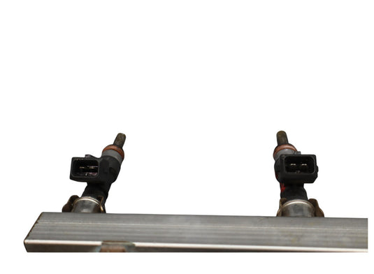 03-19 Maserati Quattroporte M139 Right Side Fuel Injector Rail With Injector Oem