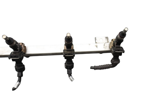 03-19 Maserati Quattroporte Left Side Fuel Injection Rail Line W/ Injectors Oem