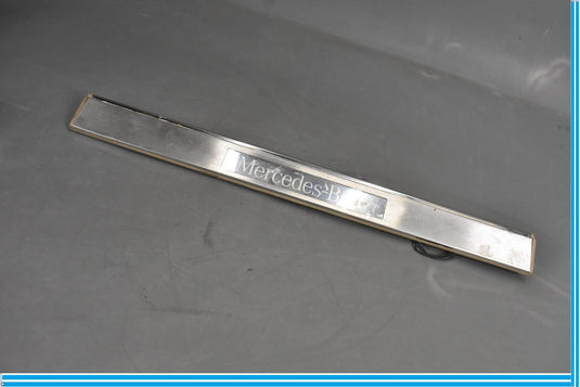 10-18 Mercedes CLS550 W218 Front Right Side Door Step Sill Trim Cover Oem