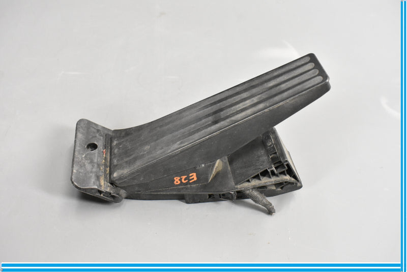 Load image into Gallery viewer, 12-15 BMW E84 X1 Front Lower Accelerator Gas Foot Pedal Lever Oem
