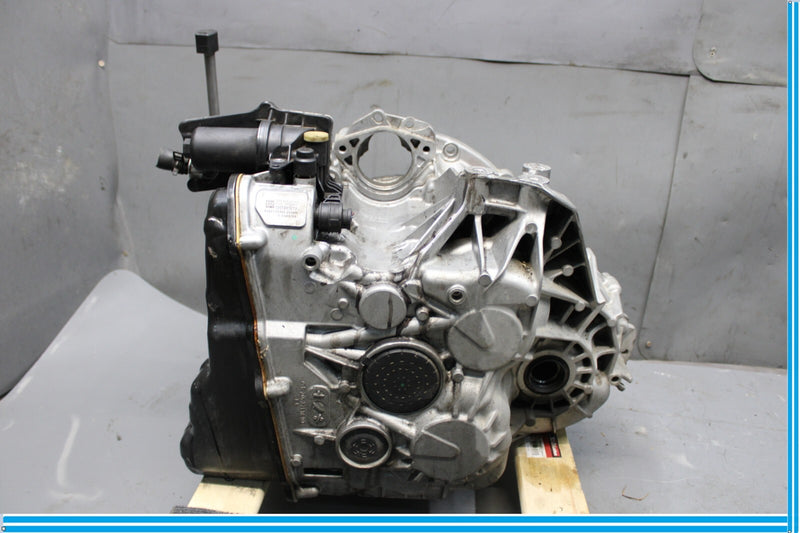 Load image into Gallery viewer, 14-18 Mercedes W117 CLA250 Automatic Transmission Gearbox 106k 2.0 Oem
