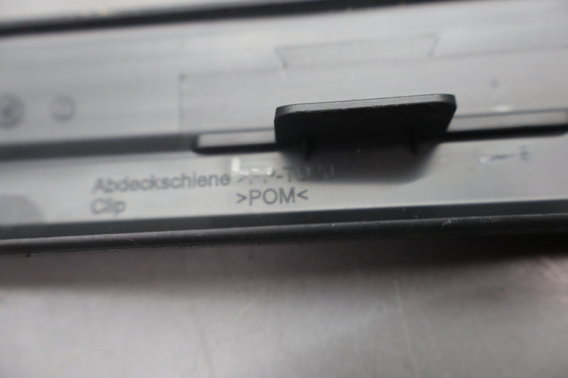 Load image into Gallery viewer, 10-18 Mercedes CLS550 E350 Front Right Door Sill Scuff Plate Trim Cover Oem
