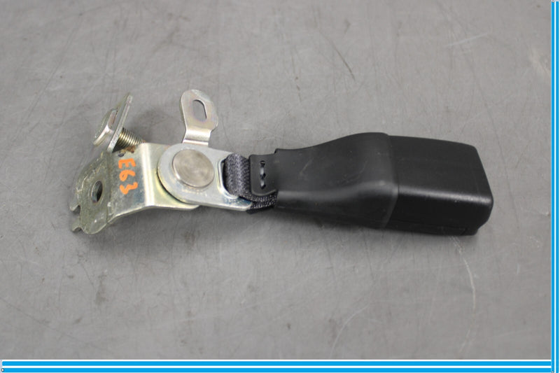 Load image into Gallery viewer, 07-12 Lexus LS460 Rear Left Driver Side Center Seat Belt Buckle 1046971 Oem
